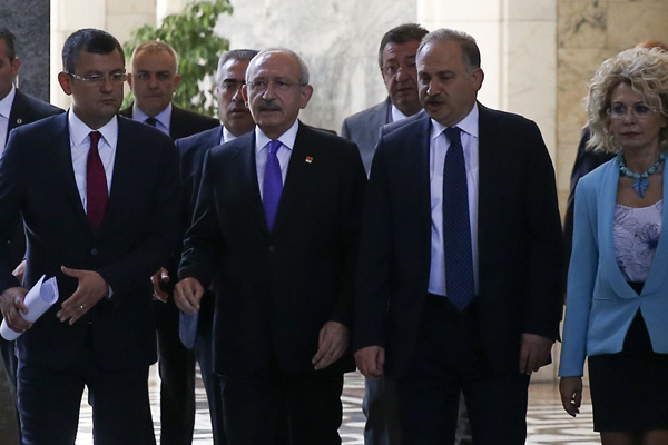 Kılıçdaroğlu için bir liderlik testi: Baykal, Sağlar ve Böke