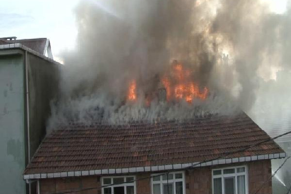 Ümraniye'de yangın!