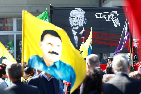 İsviçre'deki 'Erdoğan'ı öldürün' pankartı için ilk karar!