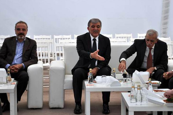 Abdullah Gül taziyeleri kabul ediyor