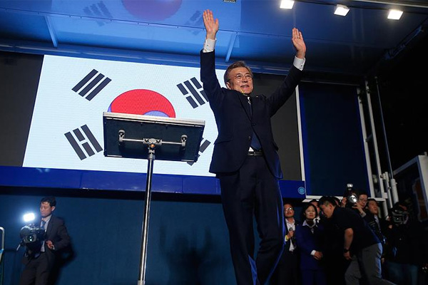 Güney Kore'de devlet başkanı Moon oldu