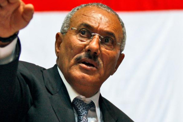 Yemen'in devrik lideri Salih, İran'a göz kırpıyor...