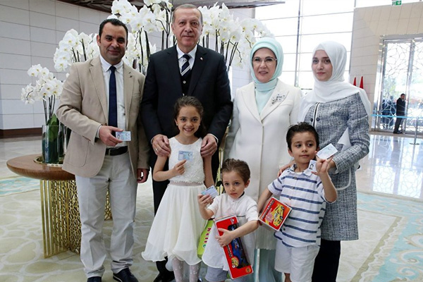 Erdoğan, Halepli Bana'ya Türkiye Cumhuriyeti kimliğini verdi