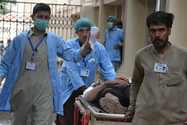 Pakistan’da bombalı saldırı: 25 ölü