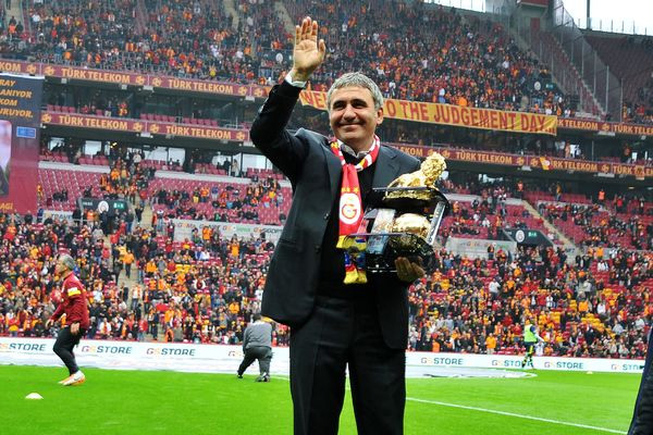 Gheorghe Hagi'nin takımı Romanya'da şampiyon!