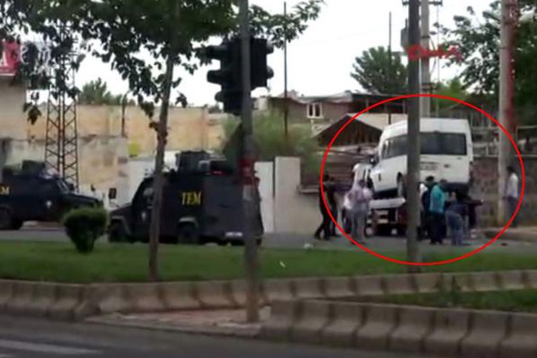 Diyarbakır'da askeri üste bombalı araç paniği!