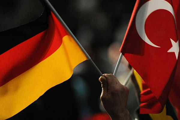 Almanya'dan çifte vatandaş Türklere uyarı!