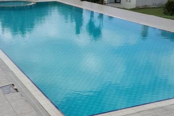 Havuza düşen 3 yaşındaki çocuk boğuldu