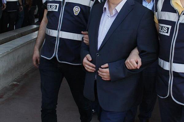 Adıyaman'da doktorlara FETÖ operasyonu