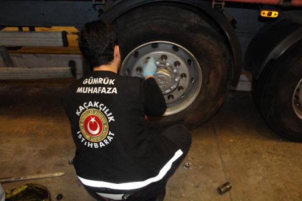 Tır lastiğinden 114 kilo esrar çıktı