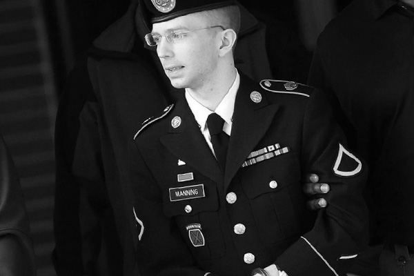 WikiLeaks'e belge sızdıran Chelsea Manning serbest!