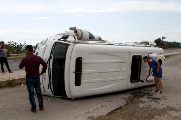 Muğla'da öğrenci servisi devrildi: 4 yaralı