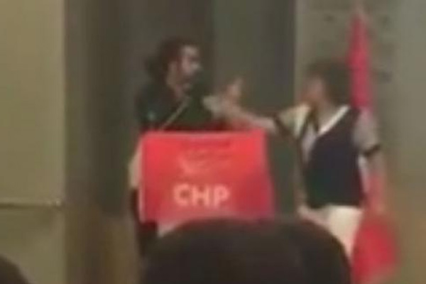 Kılıçdaroğlu'nu eleştirdi, salon karıştı! 'Nazlı Ilıcak ve Atatürk düşmanlarına sahip çıkan bir genel başkan..'