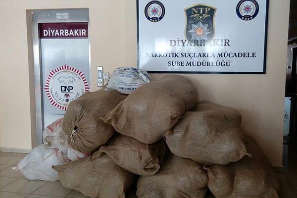 Diyarbakır'da 416 kilogram esrar ele geçirildi