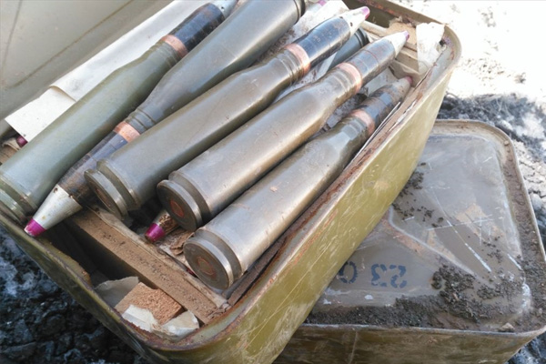 Dağın zirvesinde silah deposu ele geçirildi