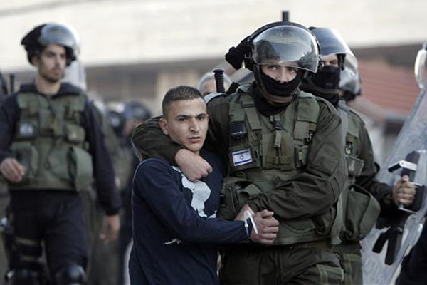 İsrail askerleri 13 Filistinliyi gözaltına aldı