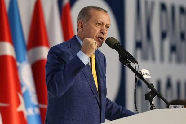 Erdoğan: Teşkilatlarımızda yenilenmeye gideceğiz