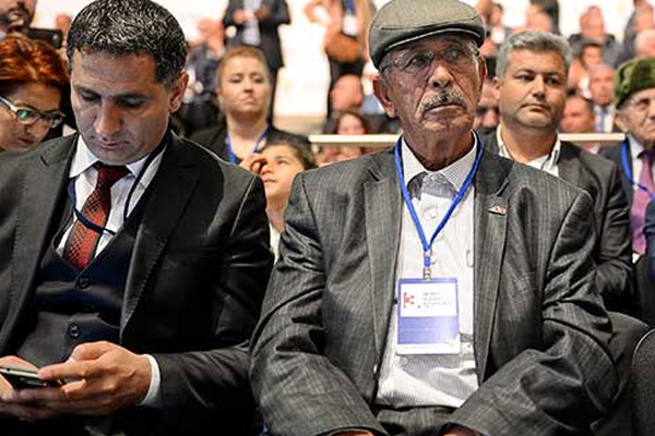 Ak Parti kongresinde 'özel' misafir