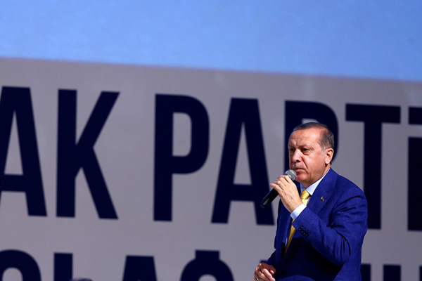 Erdoğan yeniden genel başkan!