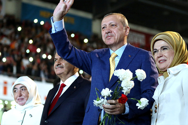 Murat Yetkin: Ak Parti'de tasfiye başladı