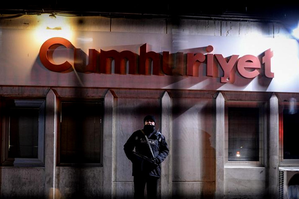 'Yargı Cumhuriyet ile Sözcü’nün yakasından düşsün'