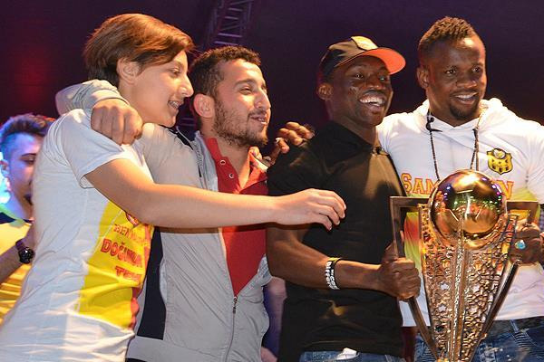 Evkur Yeni Malatyaspor kupasını aldı