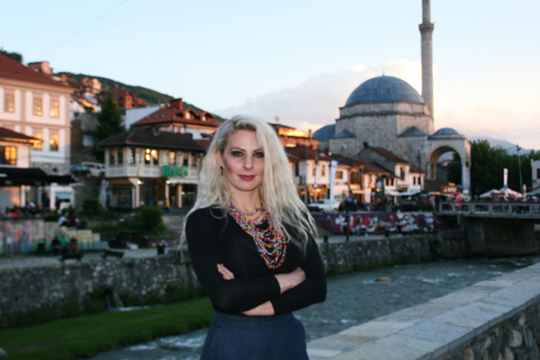 'Türkiye'ye saygımdan çocuklarımın kaydını FETÖ okullarından aldım'