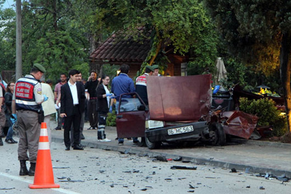 Bursa’da iki araç çarpıştı: 1 ölü