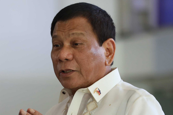 Duterte'den askerlere talimat: İstediğinizi gözaltına alın