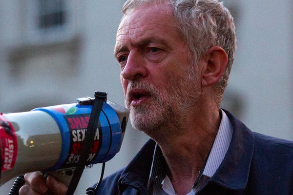 Corbyn: Terörle mücadele etmiyoruz, terörü besliyoruz