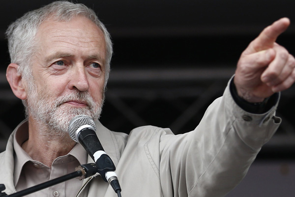 İngiltere'de Corbyn'e destek artıyor