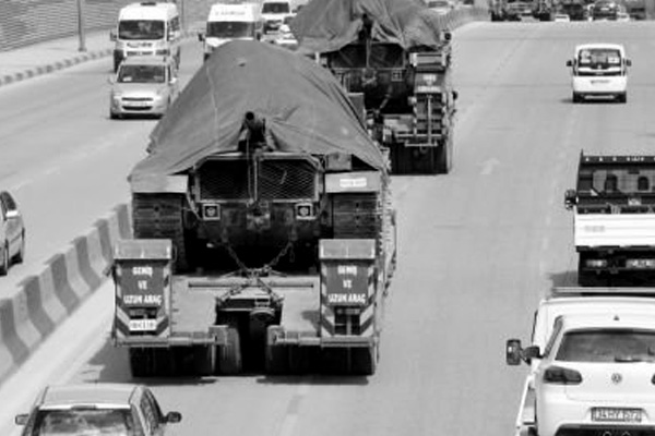 Suriye sınırına tank sevkıyatı