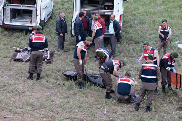 Ankara'da otobüs şarampole yuvarlandı: 8 ölü