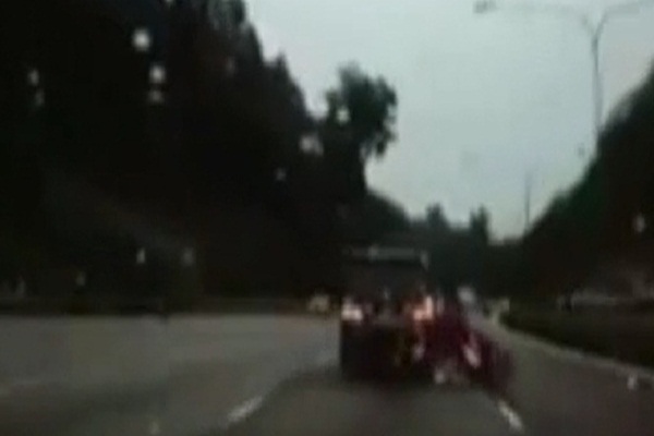 Singapur’da korkunç kaza kamerada