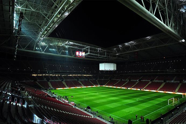 Galatasaray stadının ismini değiştirdi