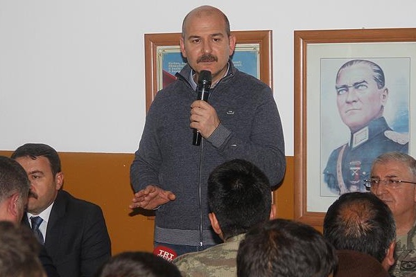 Bakan Soylu Mehmetçik ile Tendürek'te sahur yaptı