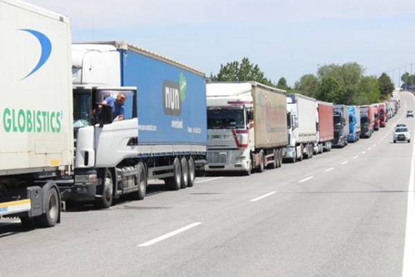 Kapıkule'de 8 kilometrelik kuyruk oluştu