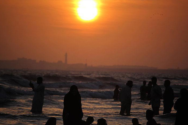 Pakistan’da derece 53,5'i gösterdi