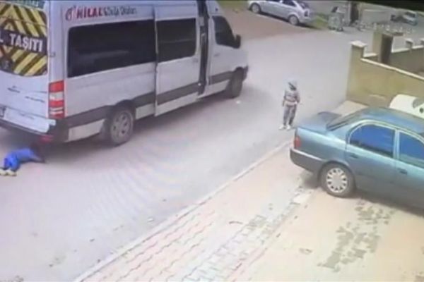 Minik çocuğun mucizevi kurtuluşu