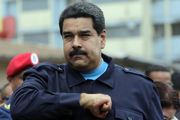 Maduro 'anayasanın yeniden yazılması' için çağrı yaptı