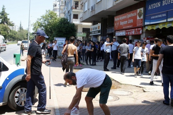 Antalya’da liselilerin kız kavgası: 2 yaralı