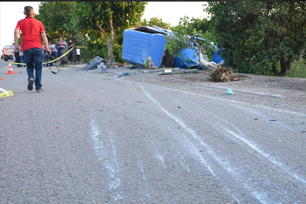 Adana'da jandarma minibüsü devrildi