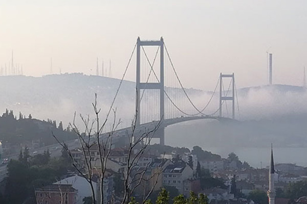 İstanbul Boğazı’nı sis kapladı