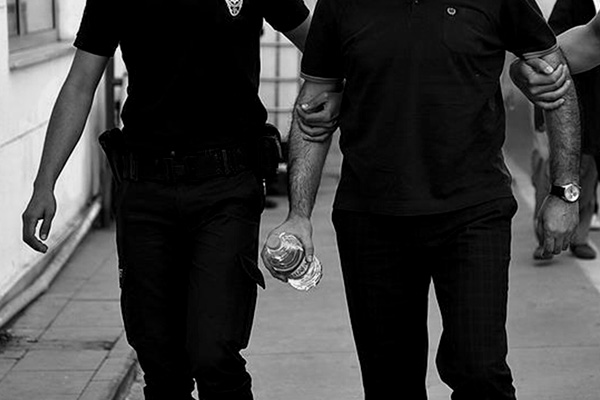 Yunanistan, yakaladığı FETÖ'cüleri botla geri gönderdi