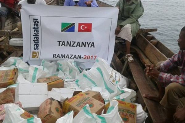 Sadakataşı Ramazan yardımlarını dağıtmaya başladı