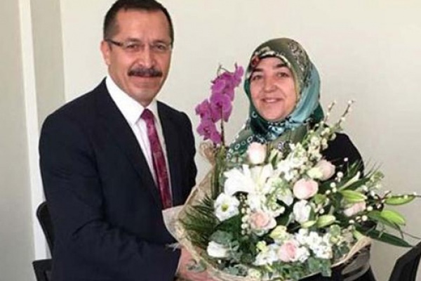 Sosyal medyada gündem: Eşini sekreter olarak atayan rektör