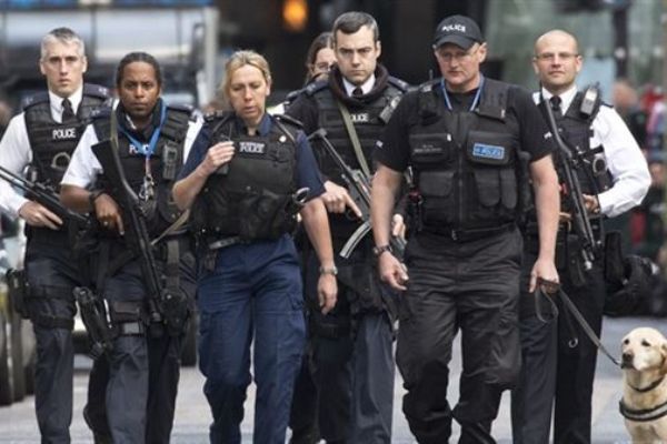 Londra'da terör operasyonu: 12 kişi gözaltına alındı