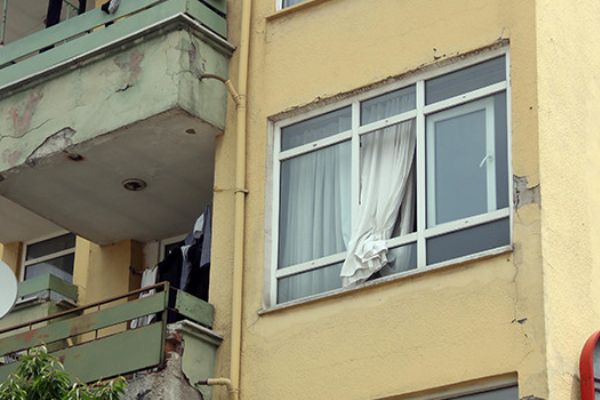 Bolu'da faicaya ramak kaldı: Açık bırakılan pencereden düşen çocuk yaralandı