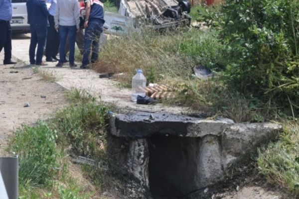 Otomobil yağmur suyu kanalına düştü: 1 ölü, 2 yaralı