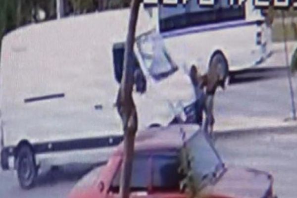 Mahalleli linç etmeye kalktı!